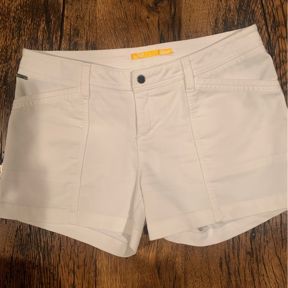 Lolë Hike 2 shorts size 10 white EUC